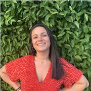 Mi nombre es Carla, tengo 20 años. Me considero una persona amable y dinámica